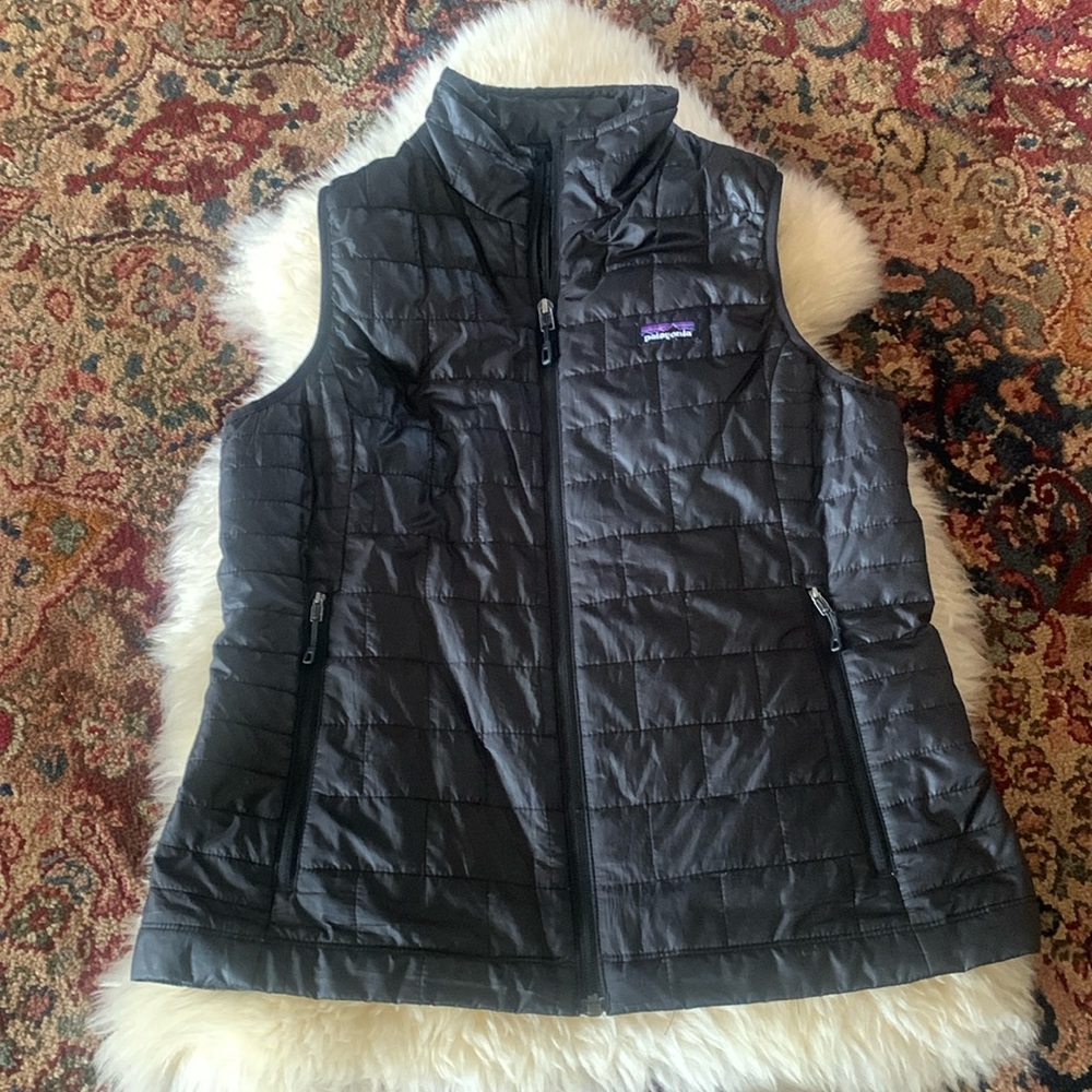 Womens Patagonia Nano Puff Vest. Vest is warm, wind and water resistant.